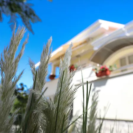 Monty Villa Pridraga