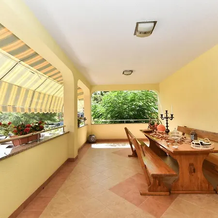 Monty Villa *