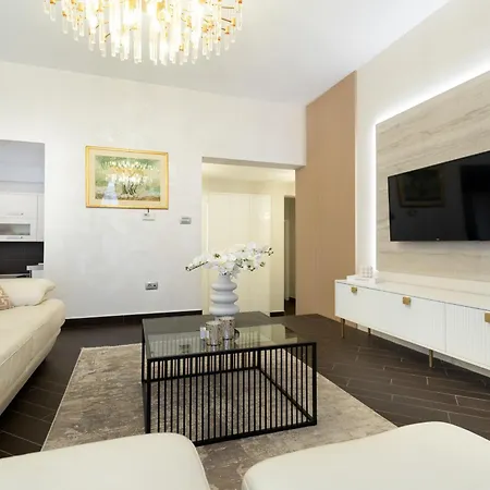 Monty Villa