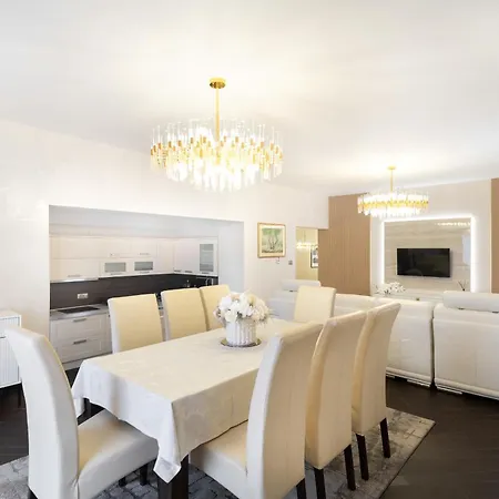 Monty Villa Pridraga