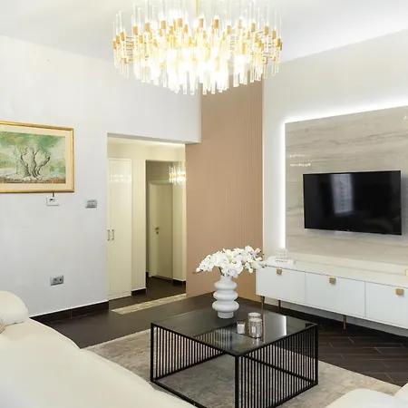 Monty Villa *